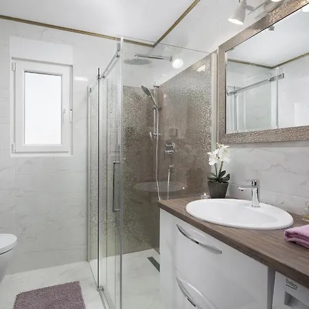 Vista Exclusive Apartment Vir